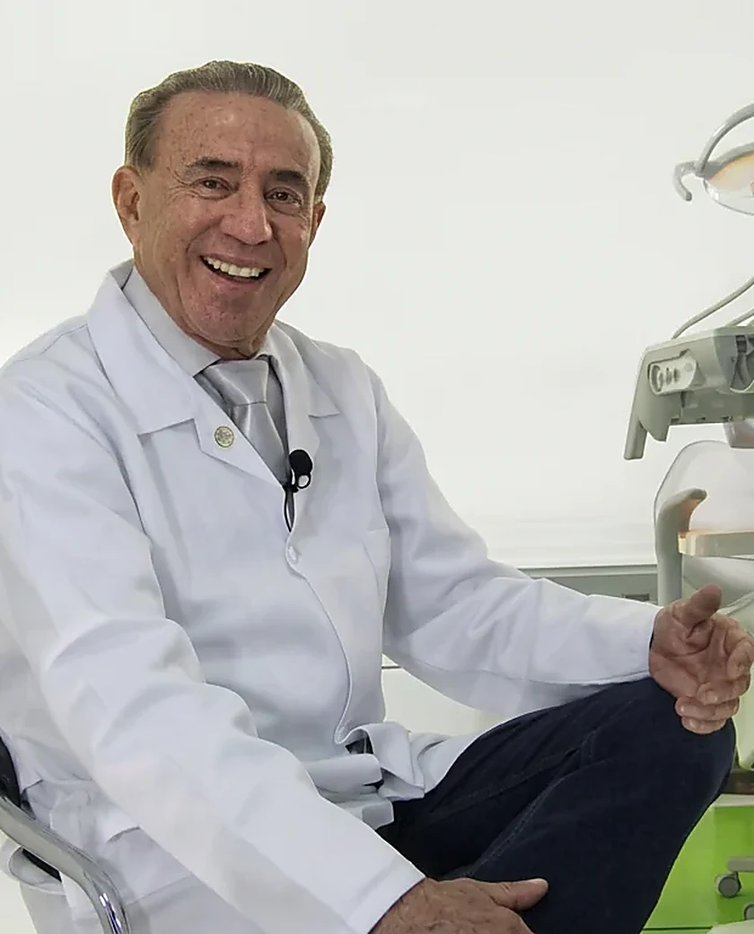 Prof. Dr. Carlos Chaparro, ortodoncista, ortopedista maxilar y odontopediatra en Bogotá